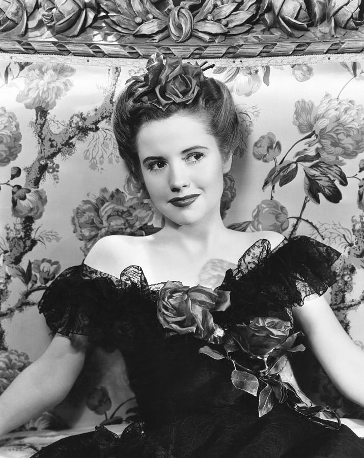Actress and Singer Joyce Reynolds, 1943.jpg
