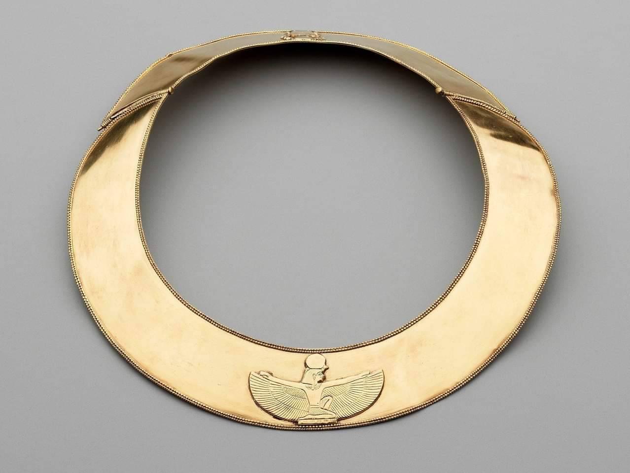 Egyptian solid gold collar (hinged) found in the tomb of an unidentified queen of King Shabako, who reigned circa 712-698 BCE under the 25th Dynasty. Museum of Fine Arts, Boston.jpg