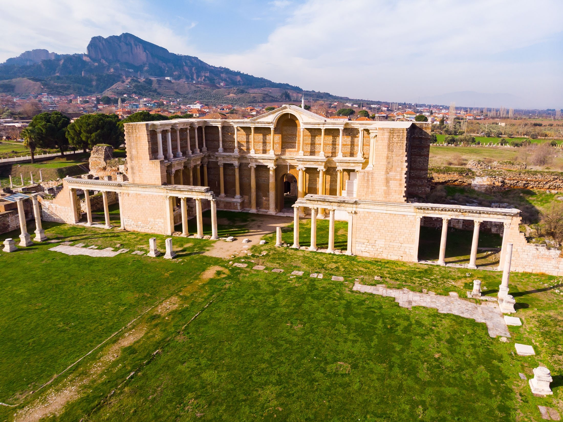 The courtyard of the Roman Bath-Gymnasium complex in Sardis, Turkey. Late 2nd-early 3rd century CE.jpg