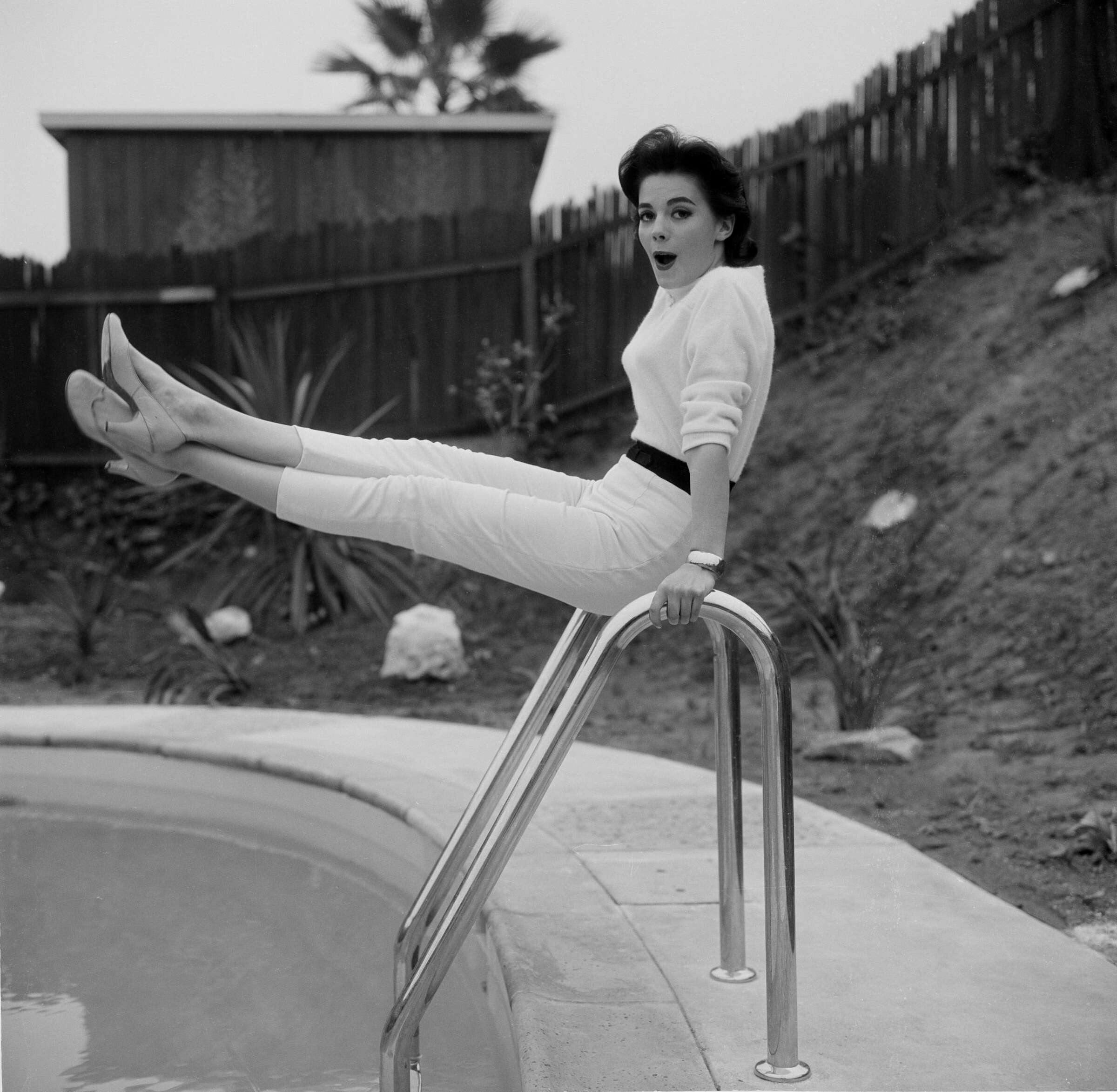 Natalie Wood posing by her swimming pool at her Los Angeles home in 1957.jpg