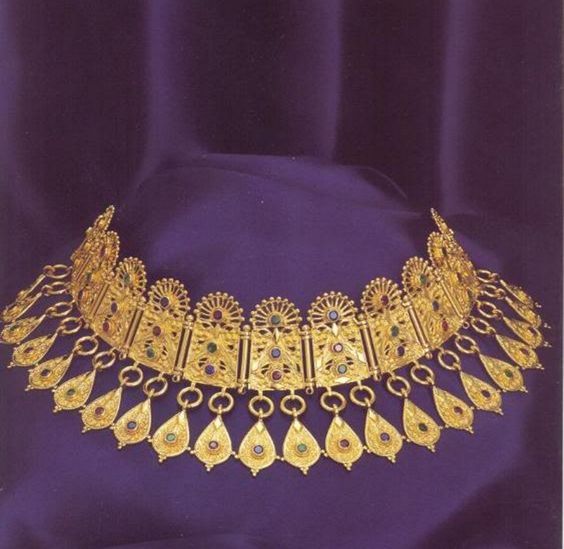 Hellenistic Greek necklace from Pontika (Ukraine) 300 BC.jpg