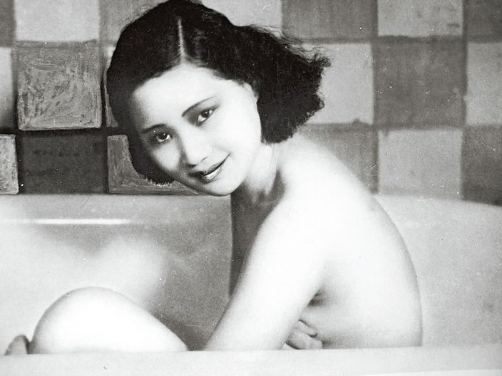 The first female bathing scene in Chinese cinema, 1933.jpg