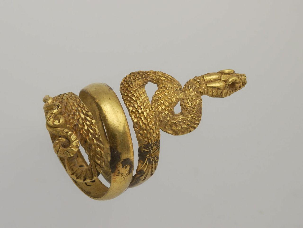 From The Louvre, Gold ring from Roman Egypt, 1st century AD.jpg