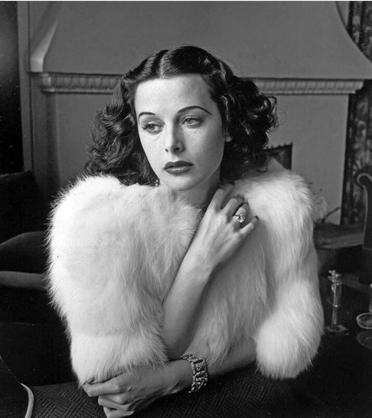 Hedy Lamarr, who’s scientific discoveries helped invent WiFi 1938.jpg