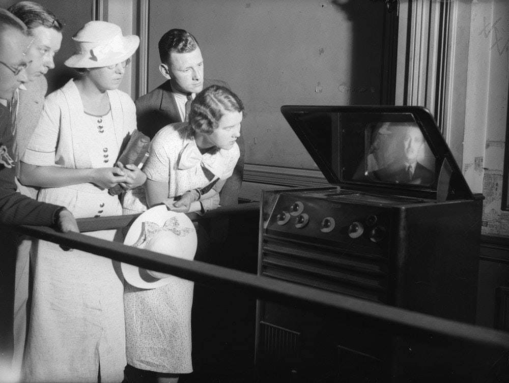 (1936) People watching a television set for the first time at Waterloo station in London.jpg