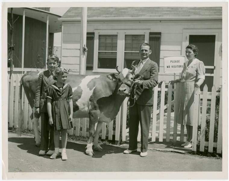 'Typical American Family', 1939 New York World's Fair.jpg