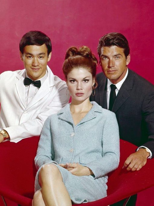 The cast of The Green Hornet TV show (Bruce Lee, Wende Wagner and Van Williams ) in 1966.jpg