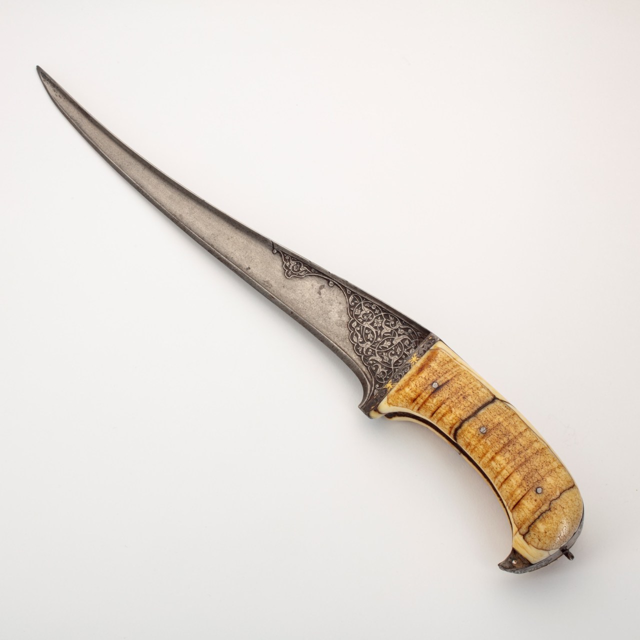 Pesh kabz with walrus ivory hilt. Iran, 1700s, from Collection Amir Mohtashemi.jpg
