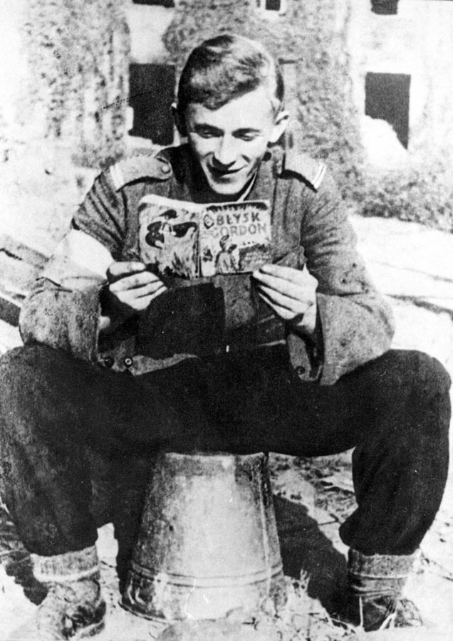 A corporal of the Polish Resistance reading a Polish Flash Gordon (Błysk Gordon)@Warsaw Uprising,1944.jpg