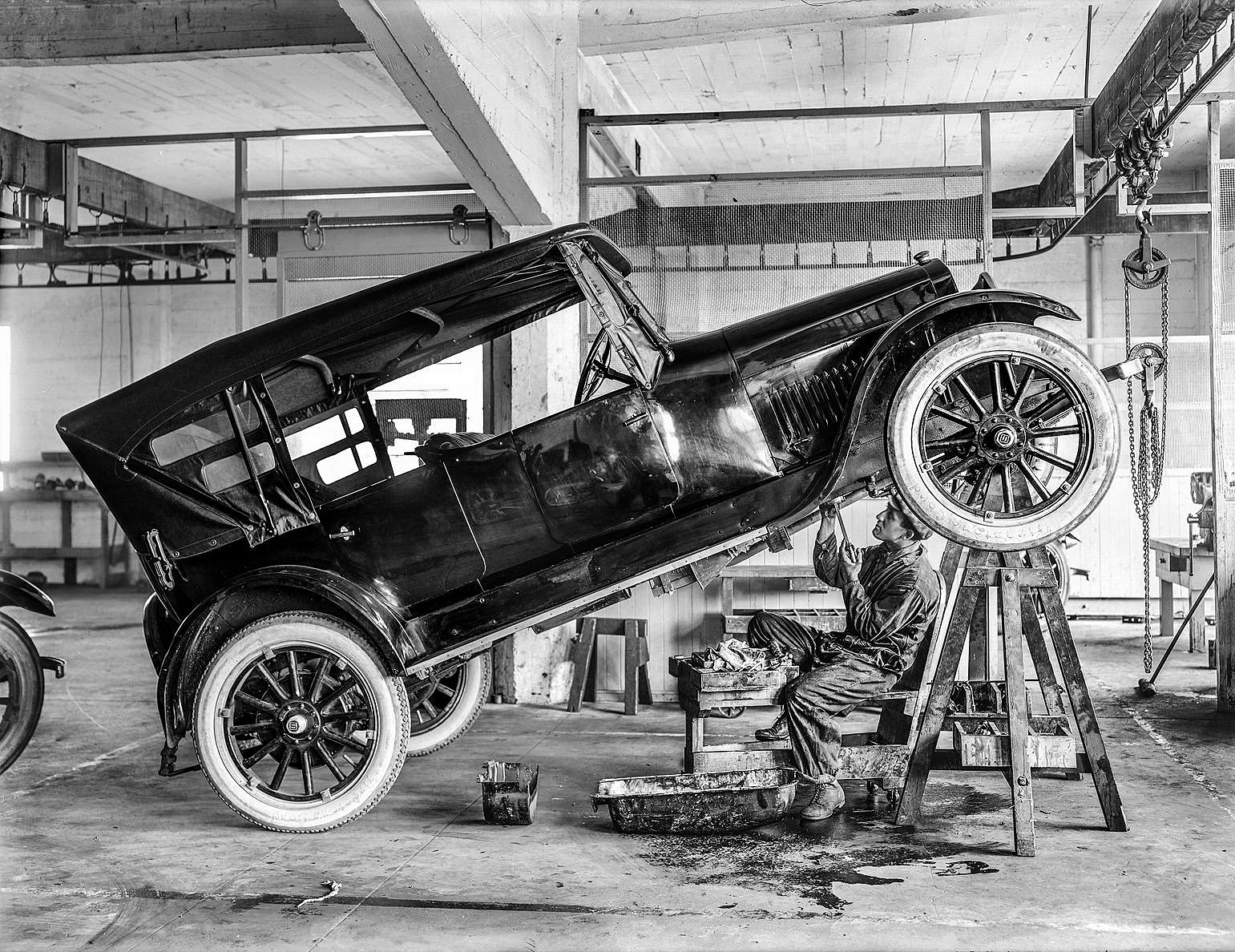 Car repair shop. 1920's.jpg