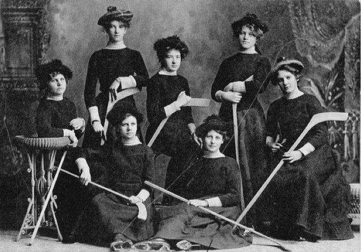 Barrie girls hockey club, the oldest women’s hockey team (1889-1890).jpg