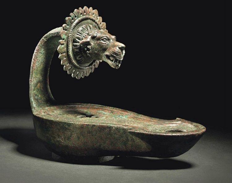 Roman bronze oil lamp with well-modelled Molossian hound head, circa 2nd century.jpg