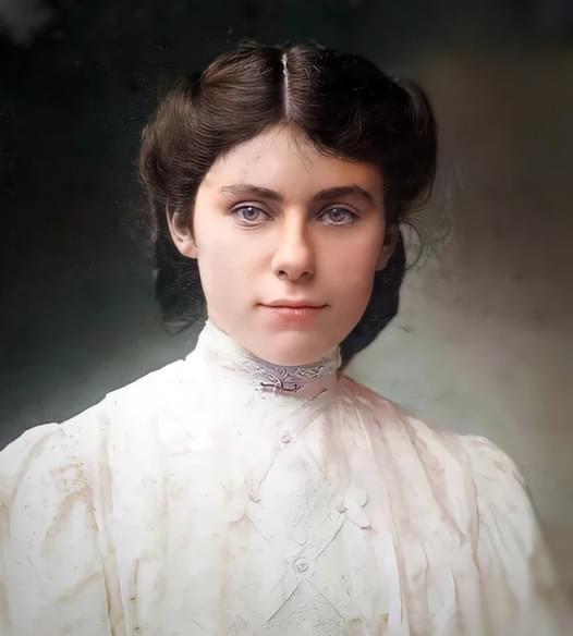 1906- JRR Tolkien's wife, Edith Tolkien (restored). She was Tolkien's inspiration for Lúthien.jpg