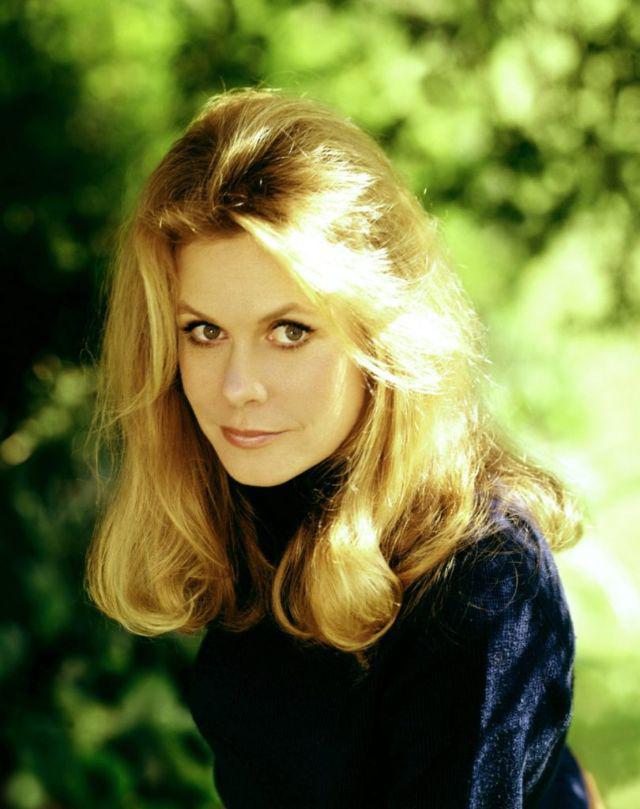 Elizabeth Montgomery played the role of Samantha Stevens on Bewitched circa 1969.jpg