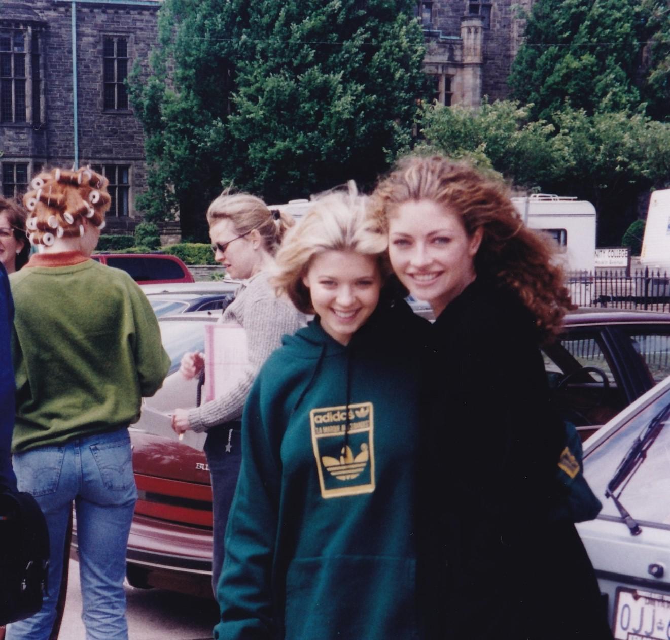 Tara Reid and Rebecca Gayheart filming Urban Legend in Toronto, 1998.jpg