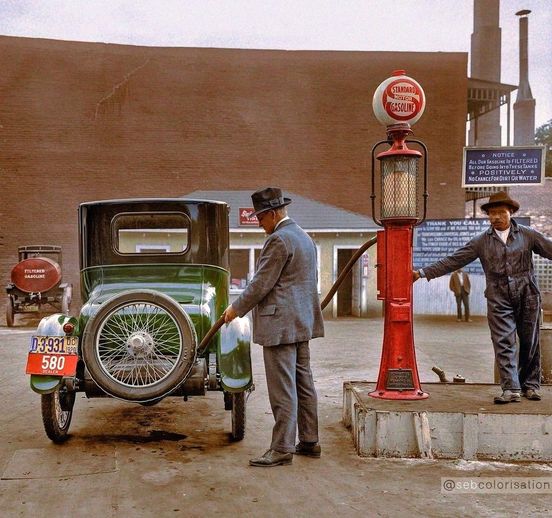 Filling up at a Gas Station in Washington, D.C in 1920.jpg