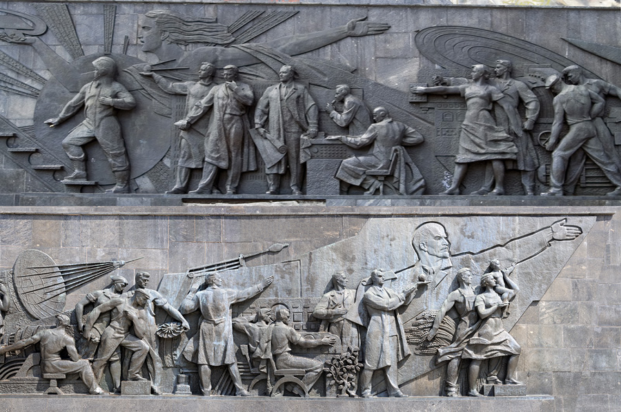 Bas-reliefs at the base of the Monument to the Space Conquerors in Moscow.png