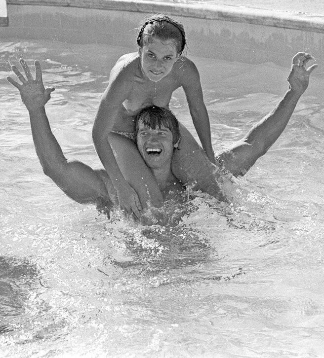 Arnold Schwarzenegger and Nastassja Kinski in the pool. Los Angeles, 1976.jpg