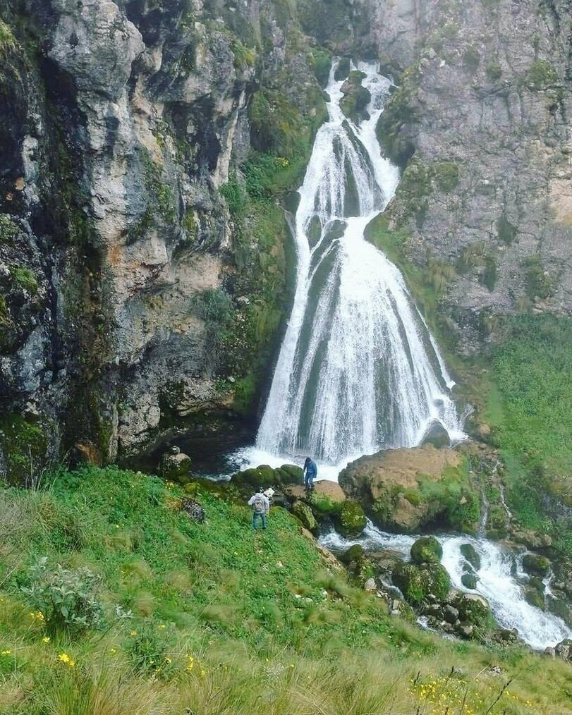 Водопад «Женщина в белом»,также называемая «Cascada La Novia», Перу.jpg