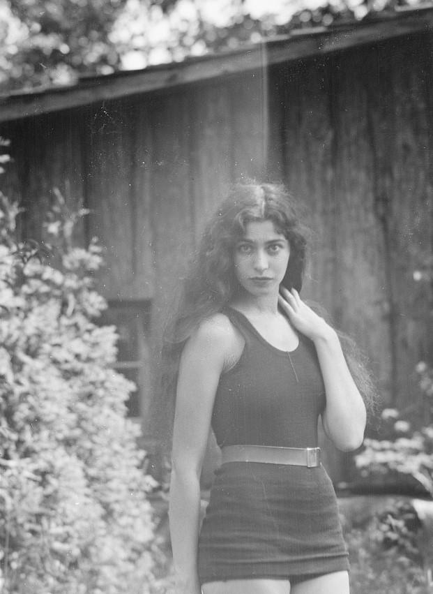 1928, miss Anisfeld by Arnold Genthe.jpg