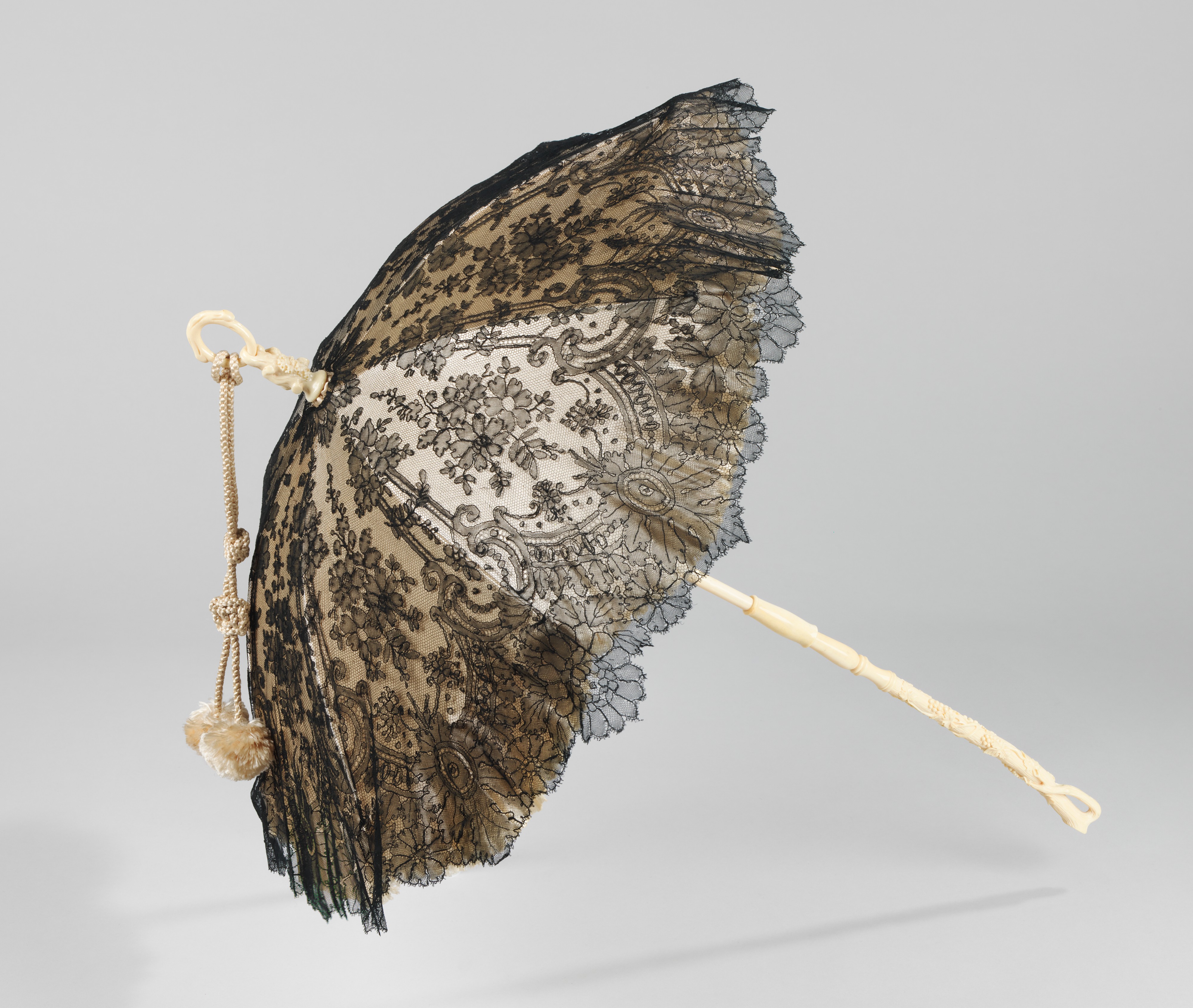 Parasol. France, 1860–1869.jpg