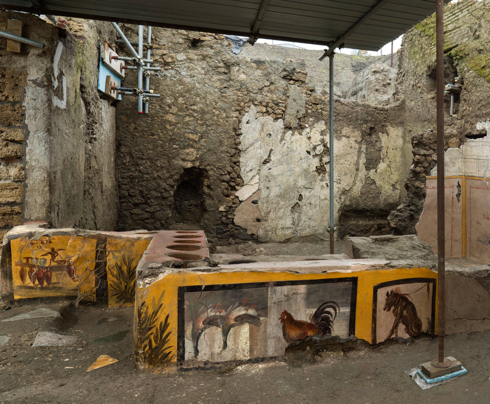 The remains of a 2000 year-old Thermopolium, uncovered in Pompeii. Considered a precursor of modern fast-food restaurants.png