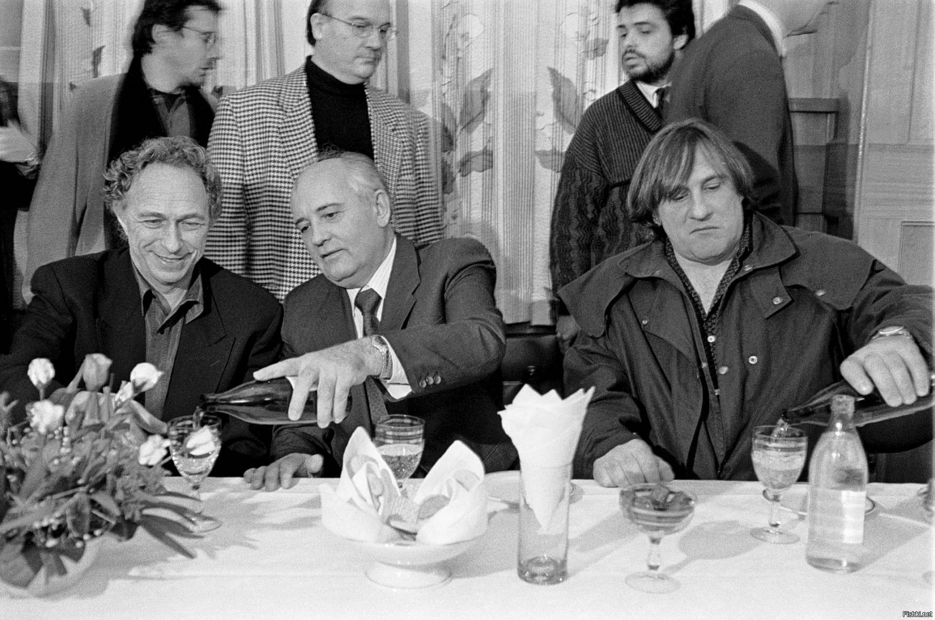 Пьер Ришар, Михаил Горбачев и Жерар Депардье на ММКФ, 1993.jpg