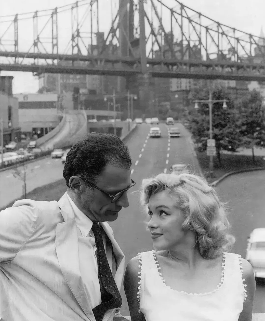 Arthur Miller and Marilyn Monroe, new york, 1957.jpg