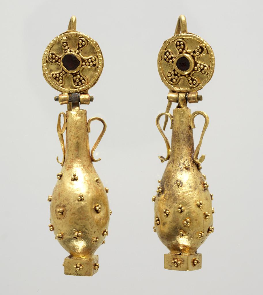 Gold and garnet earrings, southern Russia, 6th century.jpg