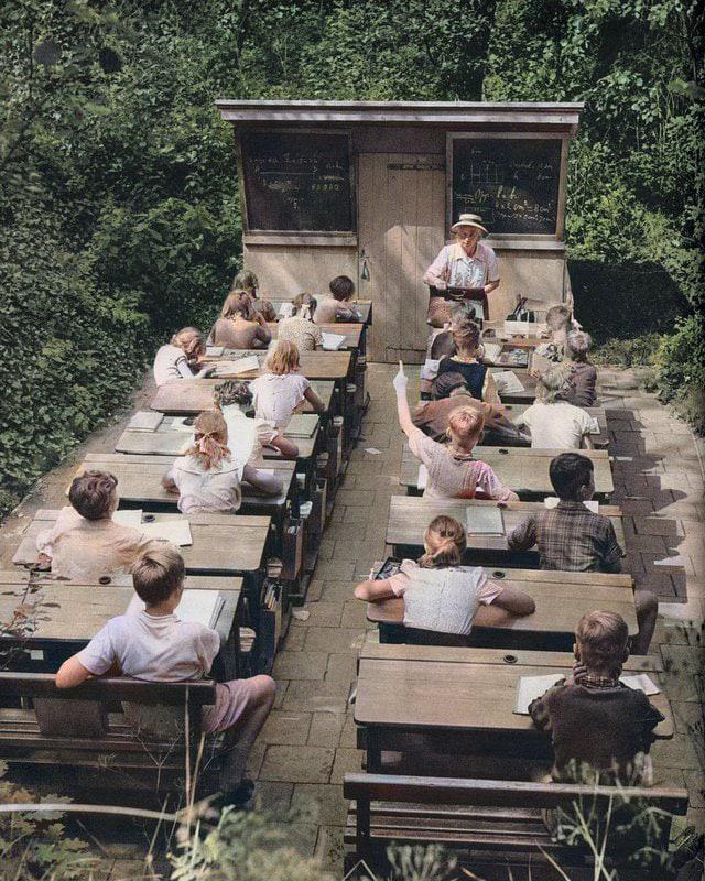 An open air school in 1957, Netherlands.jpg