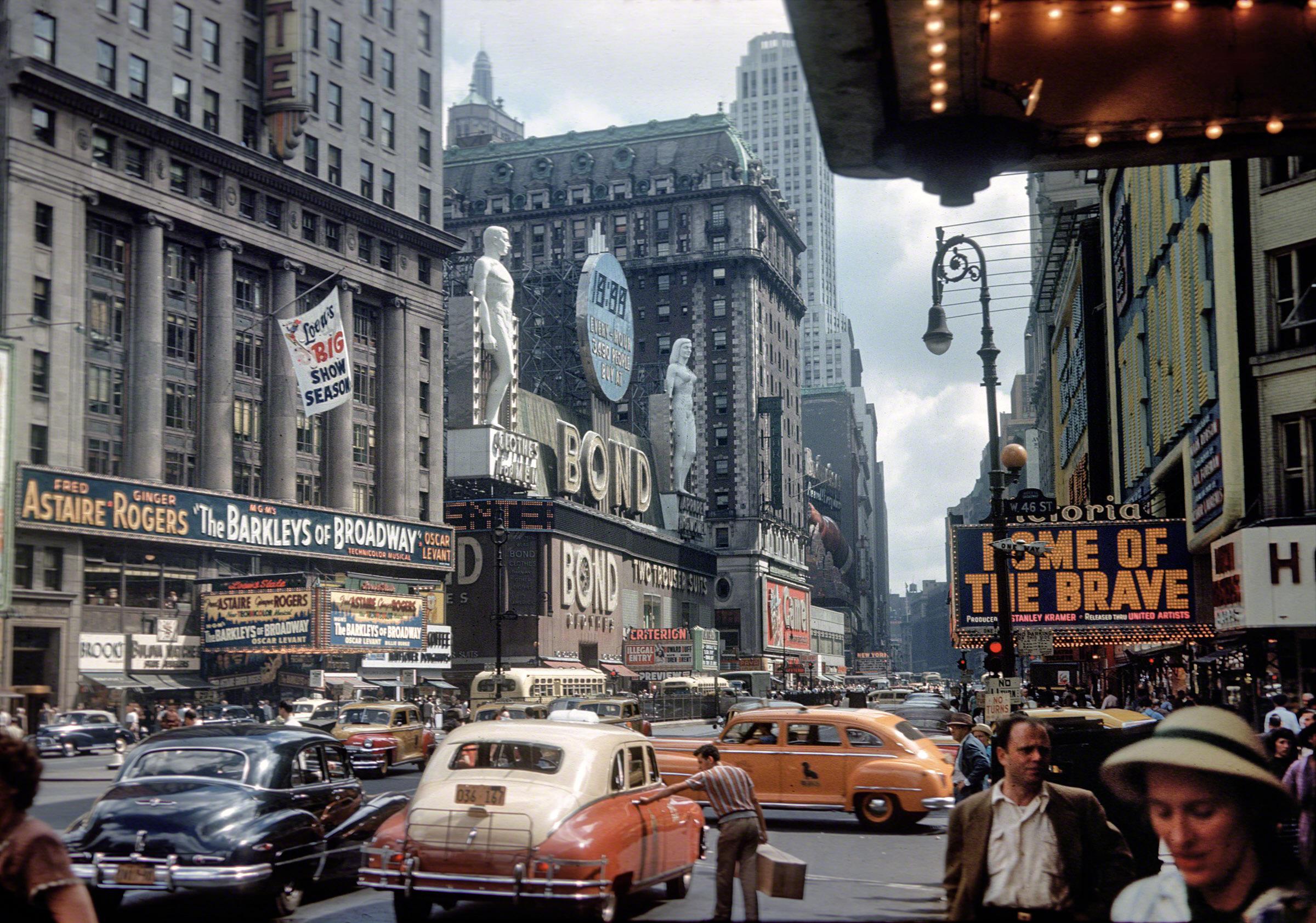 1949 NewYorkCity - Broadway & Times Square.jpg