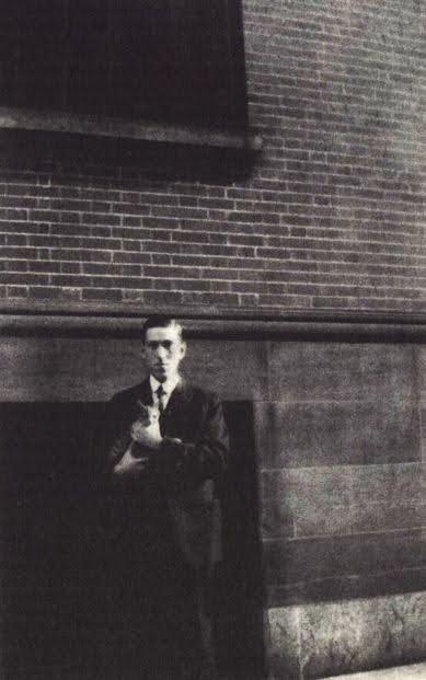 H. P. Lovecraft and his cat, 1920.jpg