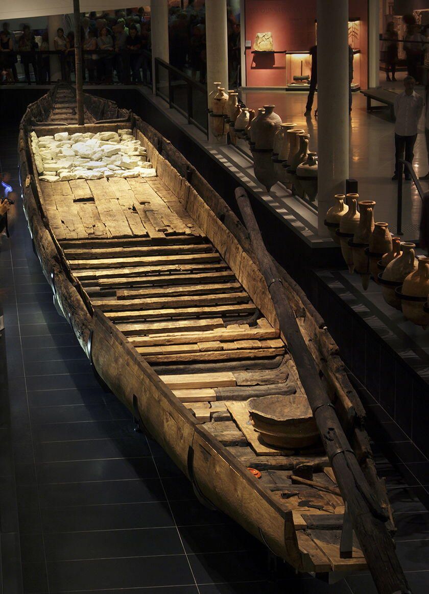 Arles Rhône 3 is a 31.09 m long Roman boat discovered in 2004 in the Rhône River of Arles, France. 66-70 CE, now on display at the Musée départemental Arles antique.jpg