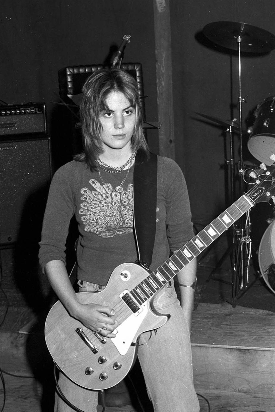 1976 Joan Jett at 18 years old newly signed as lead guitarist of The Runaways…holding a 1972 Norlin era Gibson Les Paul Deluxe, pancake mahogany body.jpg