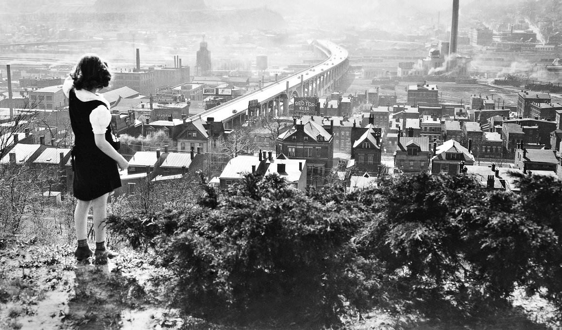 A view of Cincinnati, Ohio from Fairview Park - 1939.jpg