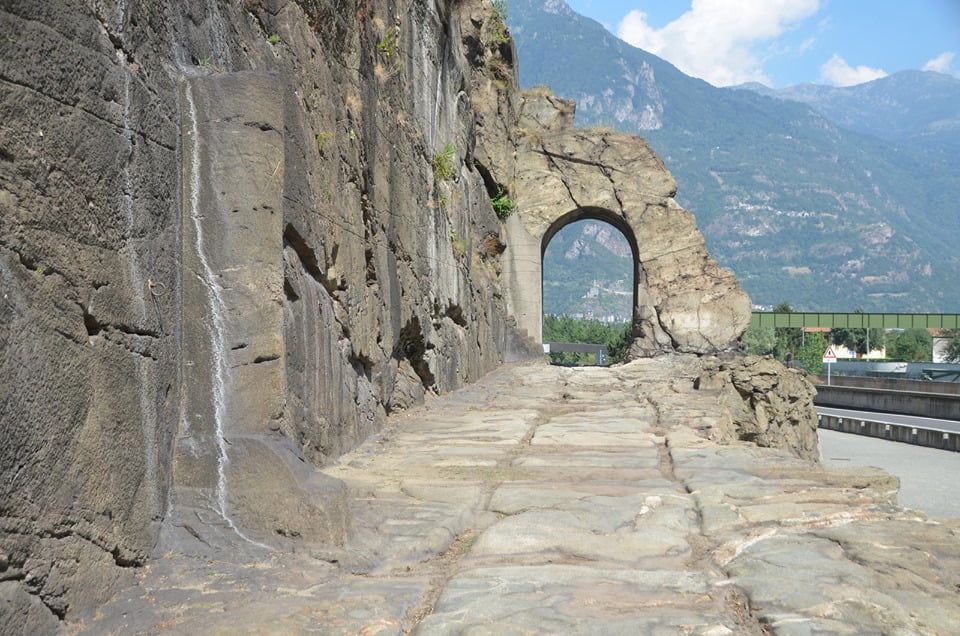 Preserved, carved in the stone Roman arch, which was on the so-called Via Delle Gallie – the Roman road that crossed the Aosta Valley towards Gaul. The road was 5 meters wide.jpg