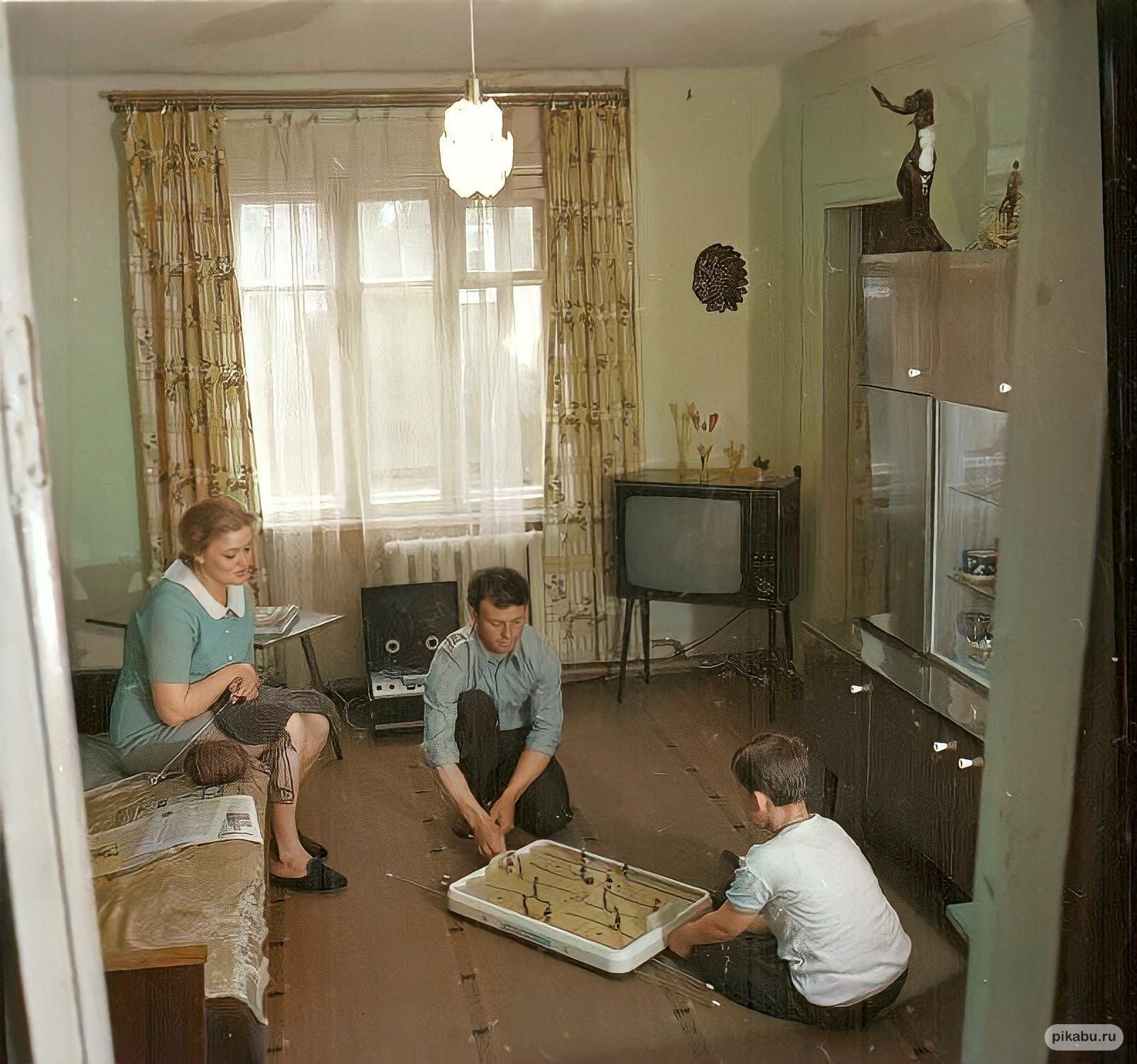 Family in the USSR, 1979.jpg