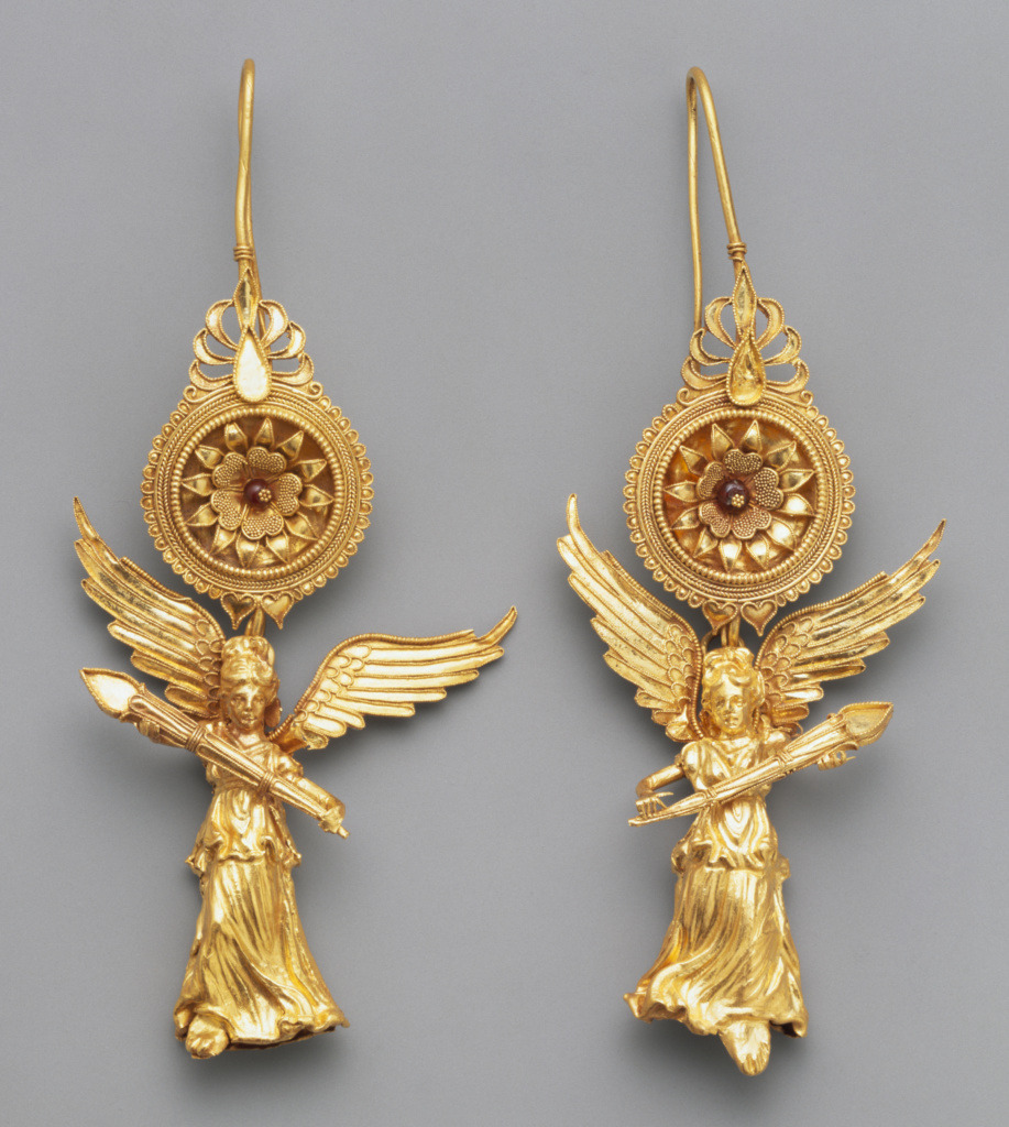 Greek earrings with pendant Nike. Dated late 3rd - early 2nd century B.C..jpg