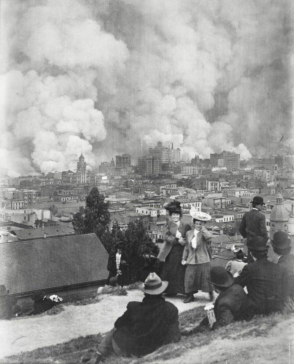 Women photographing in front of San Francisco after a strong earthquake (1906).jpg