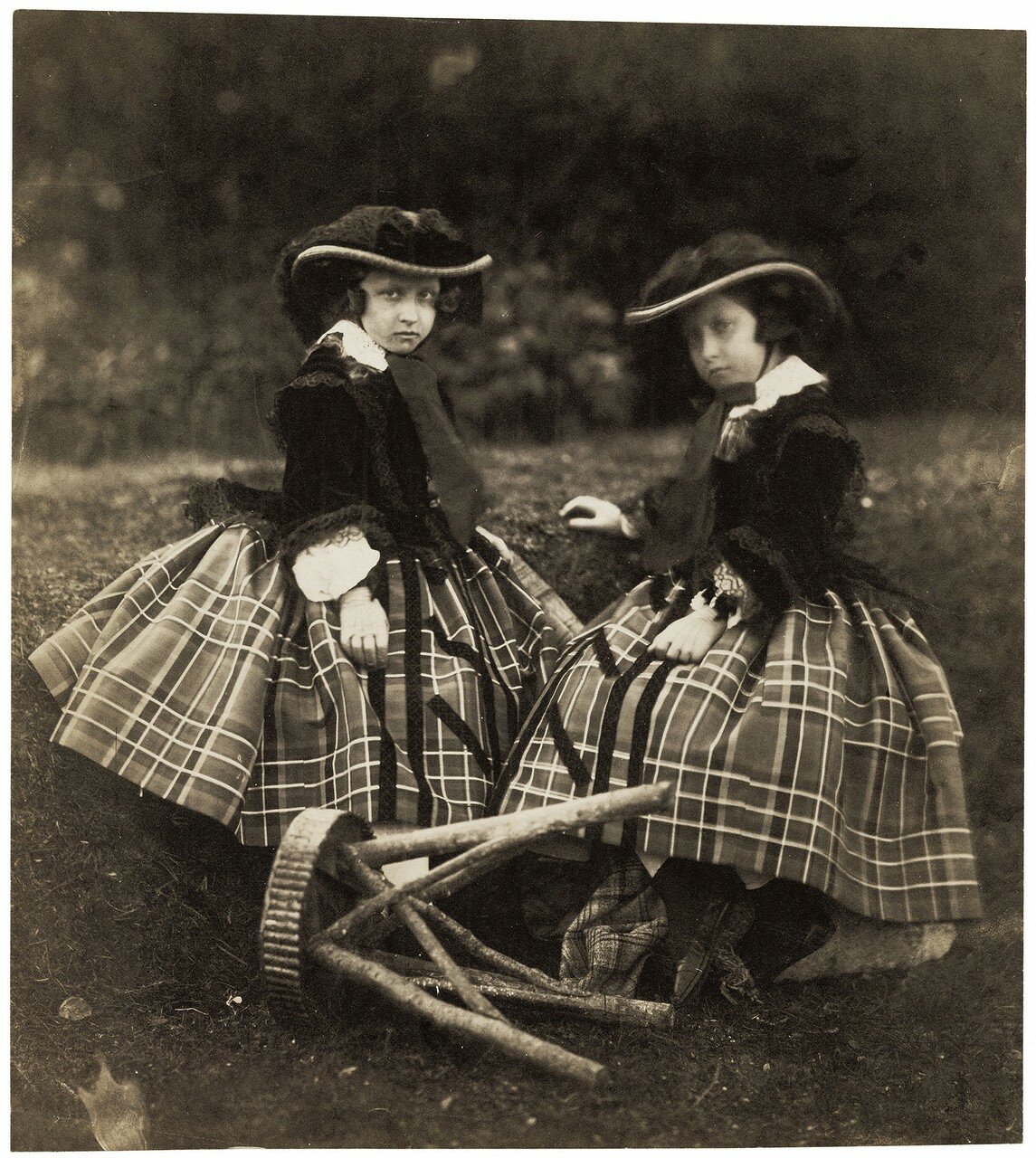1856. Принцессы Елены и Луиза.jpg