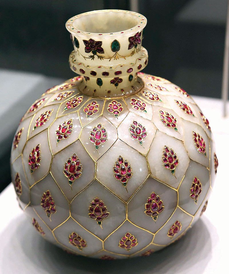 A white jade Hookah reservoir, inlaid with gold, ruby, and emeralds. Deccan, India, 17th-18th century.jpg