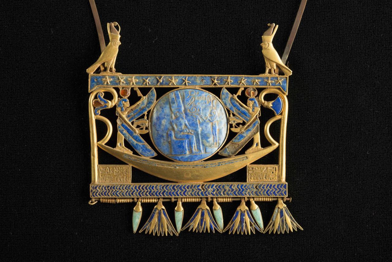 Egyptian gold pectoral with lapis lazuli and glass paste. Found at Tanis in the royal tomb of Pharaoh Sheshonk, approximately 890 BC. The British Museum.jpg