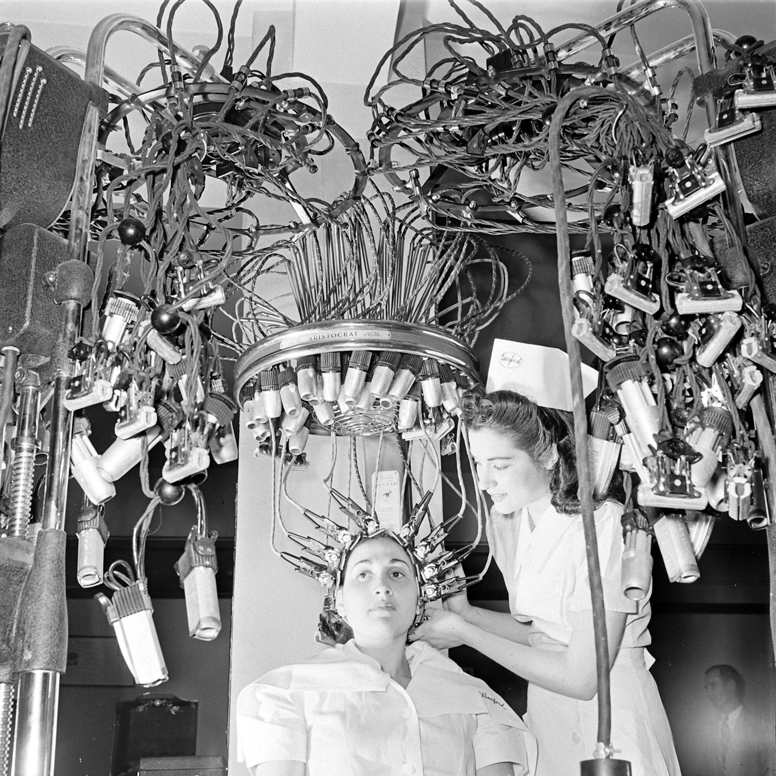 Nina Leen, Beauty salon, USA 1940.jpg