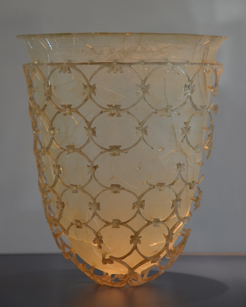 Roman glass 'cage cup' from Trier, 4th century.jpg
