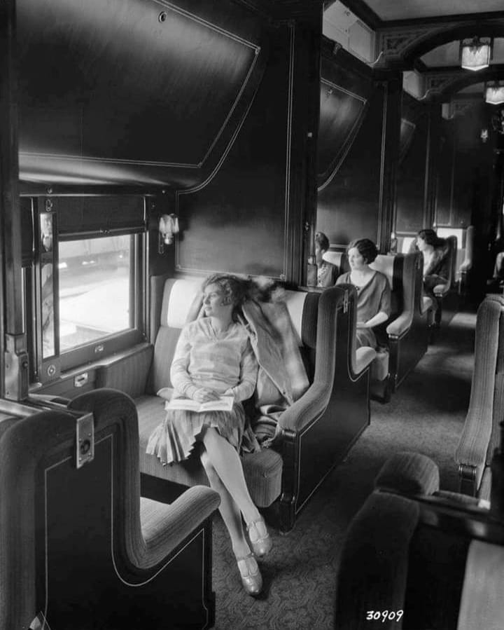 First class sleeping car on a Train, 1929.jpg