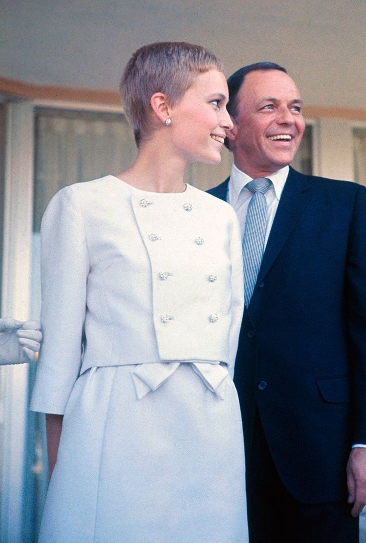 1966 Mia Farrow & Frank Sinatra.jpg