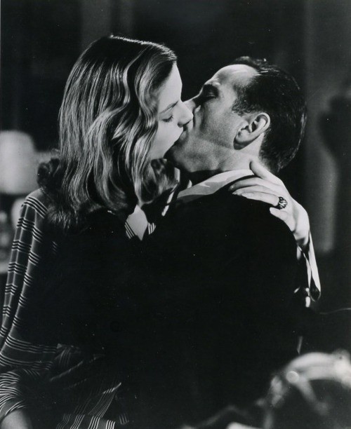 1944 Bacall - Bogart screw kiss.jpg