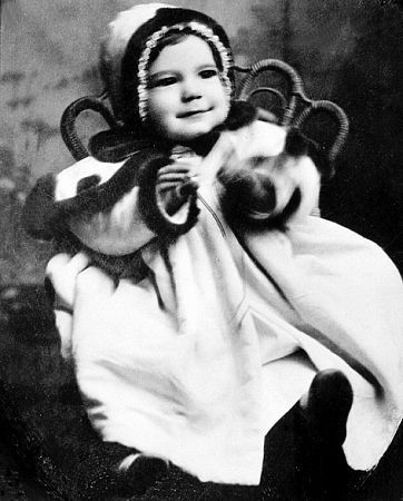 Humphrey Bogart, At 18 months old, 1901.jpg