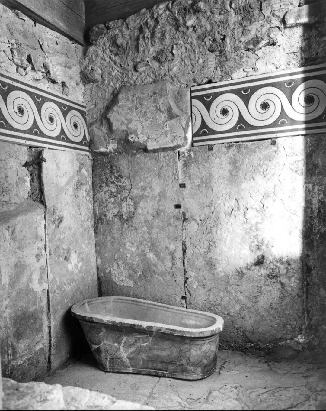 The Minoan 'Queen's bath' in the Palace of Knossos on Crete, built around 1500 B.C..jpg