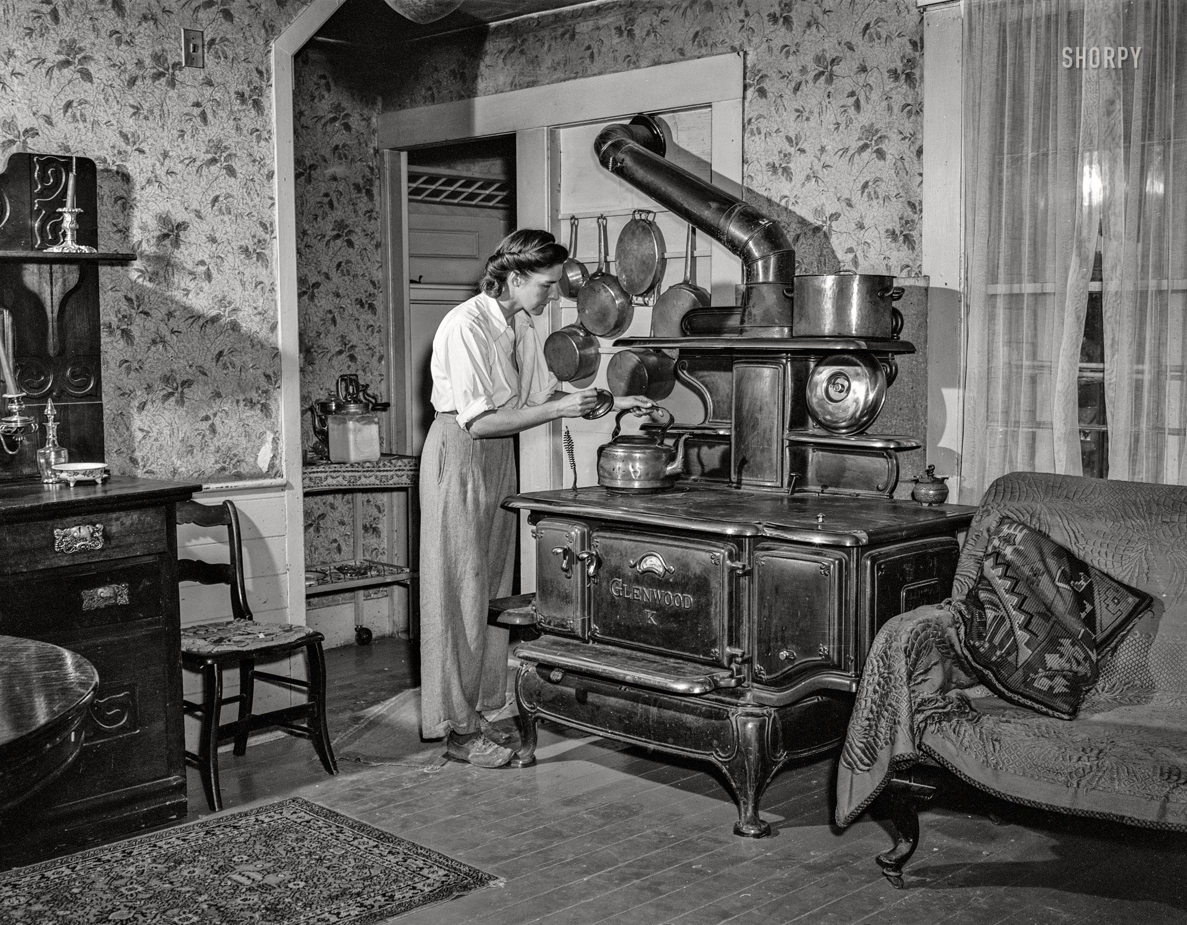 Mrs. Boris Komorosky at home in Hartford, CT, 1942, photo by John Collier.jpg
